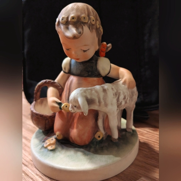 Hummel - Rare TM 3  "Favorite Pet" Mold #361 - Picture 1 of 4